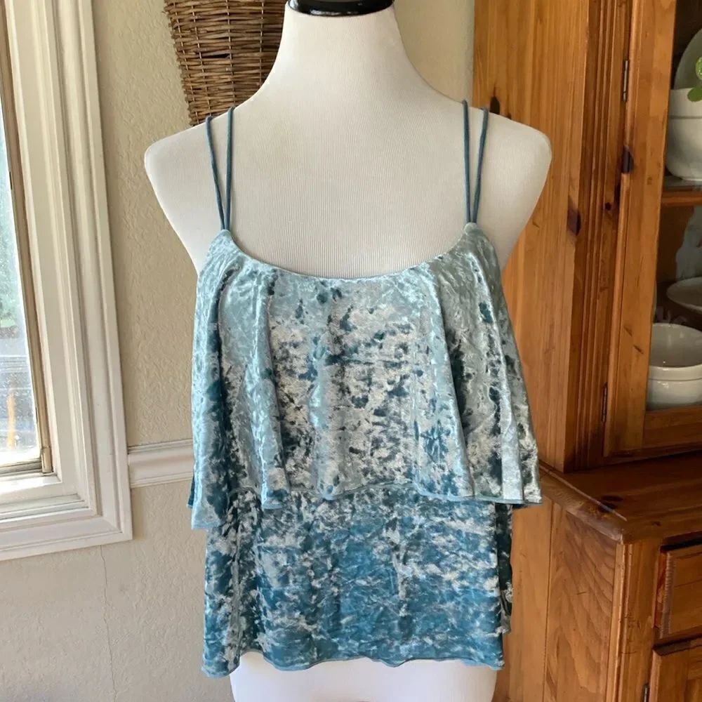 New Romeo & Juliet Couture Aqua Crush Velvet Top Size Large